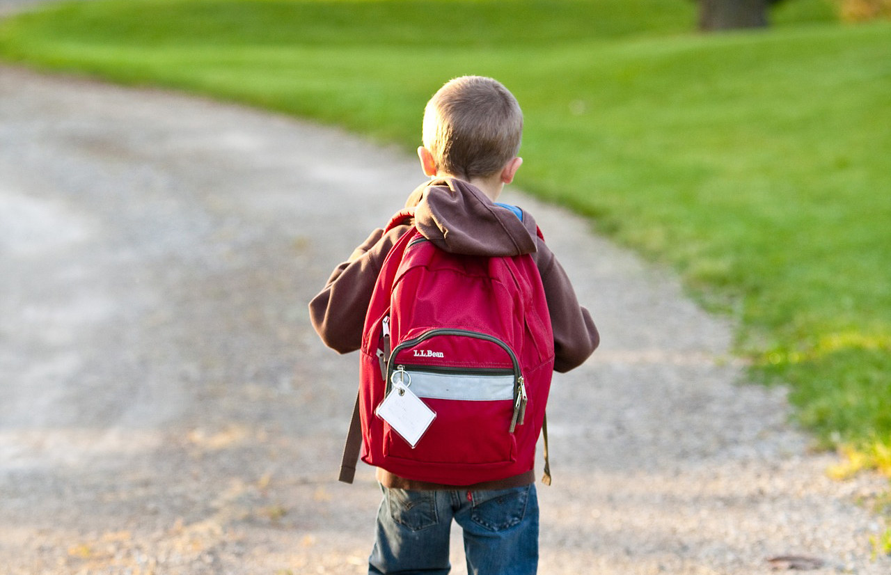 Read more about the article Myths about Backpacks and Kids