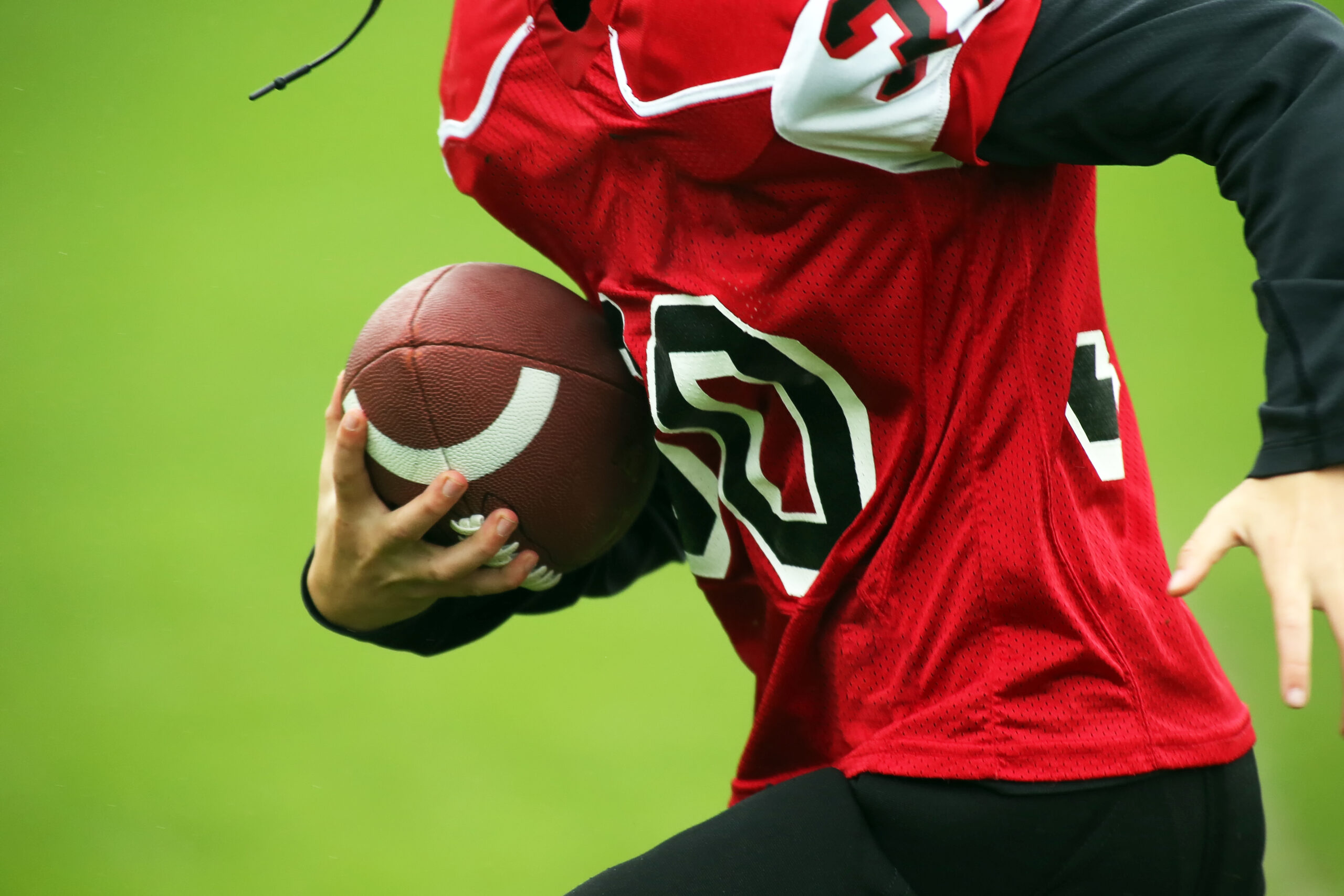 You are currently viewing Back and Neck Injuries in Youth Football: What Parents Need to Know