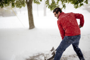 Read more about the article Shoveling snow and back pain