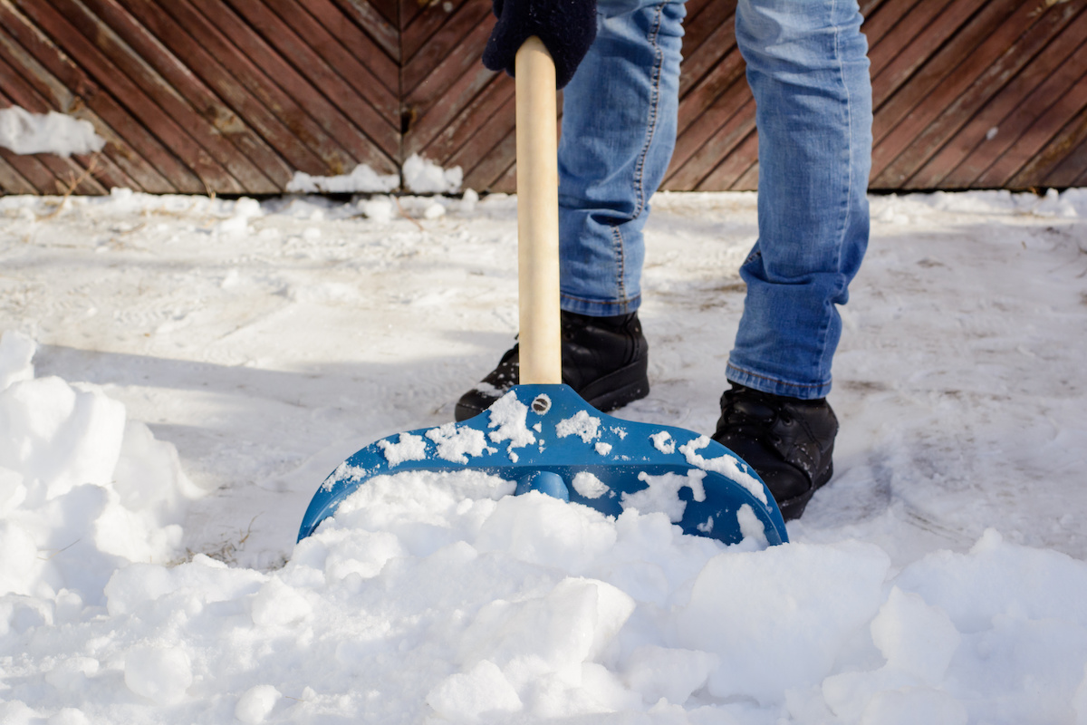 Read more about the article Shoveling Tips To Protect Your Back