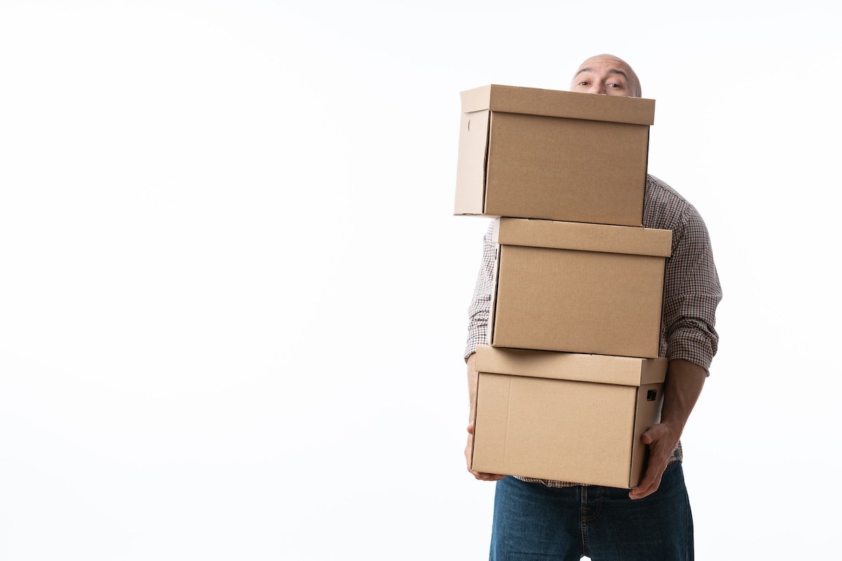 Read more about the article How To Carry Heavy Loads Without Hurting Your Back