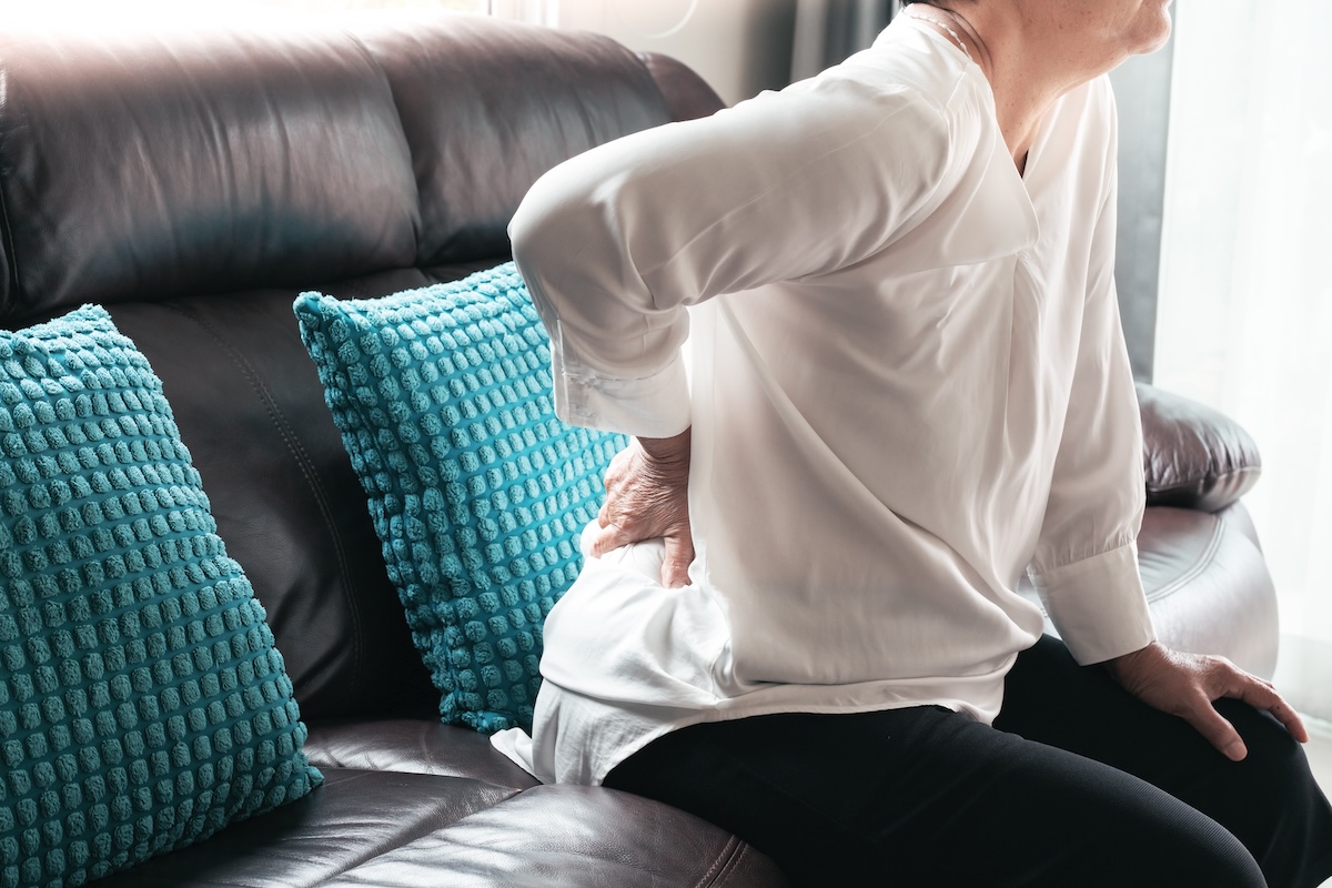 Read more about the article Potential Risks of Back Cracking