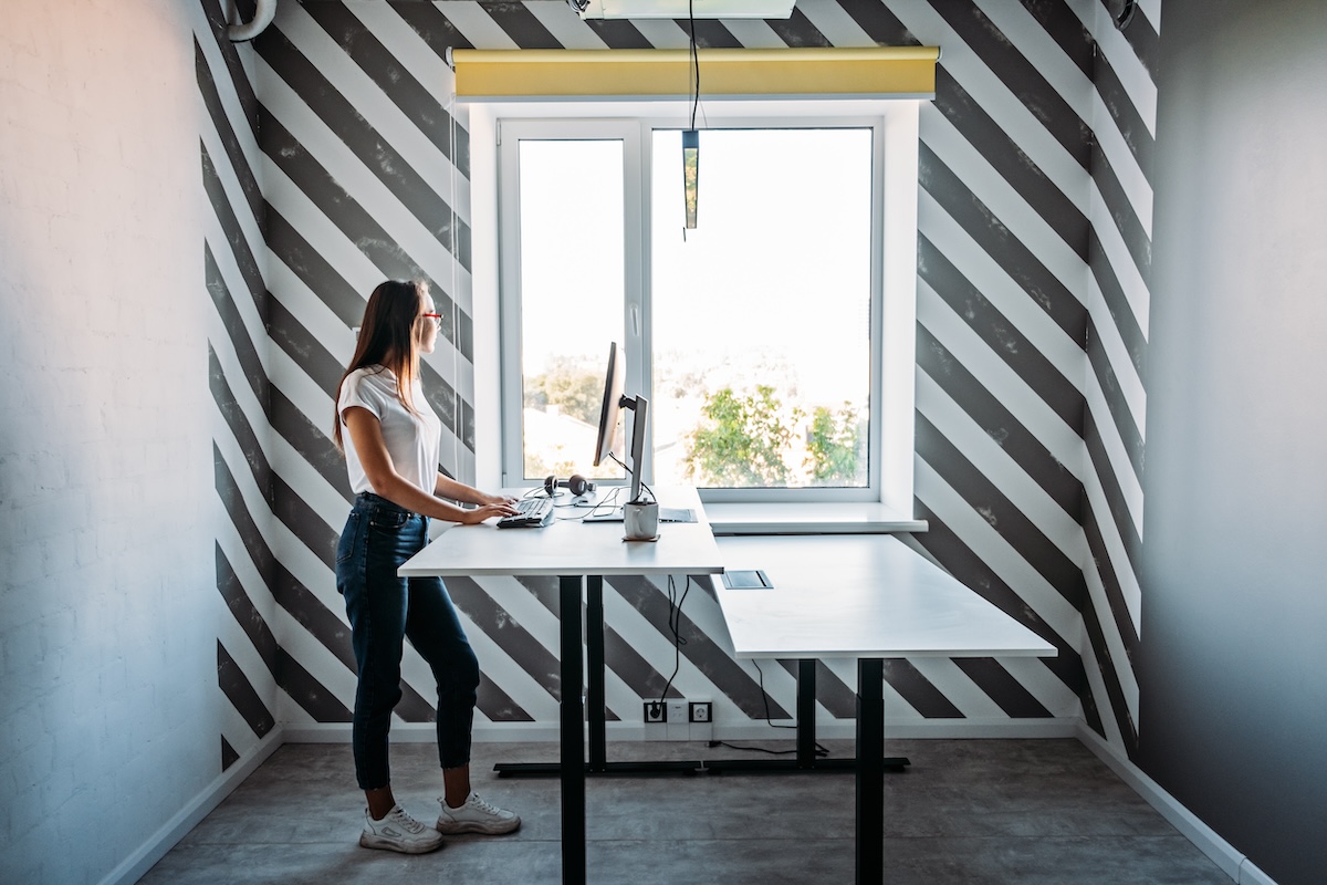 Read more about the article The Truth About Standing Desks and Your Spine