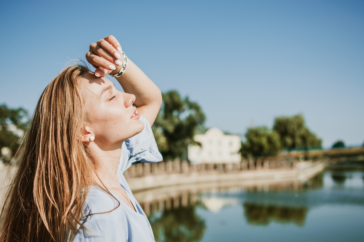 Read more about the article The Impact of Summer Heat on Chronic Back Pain