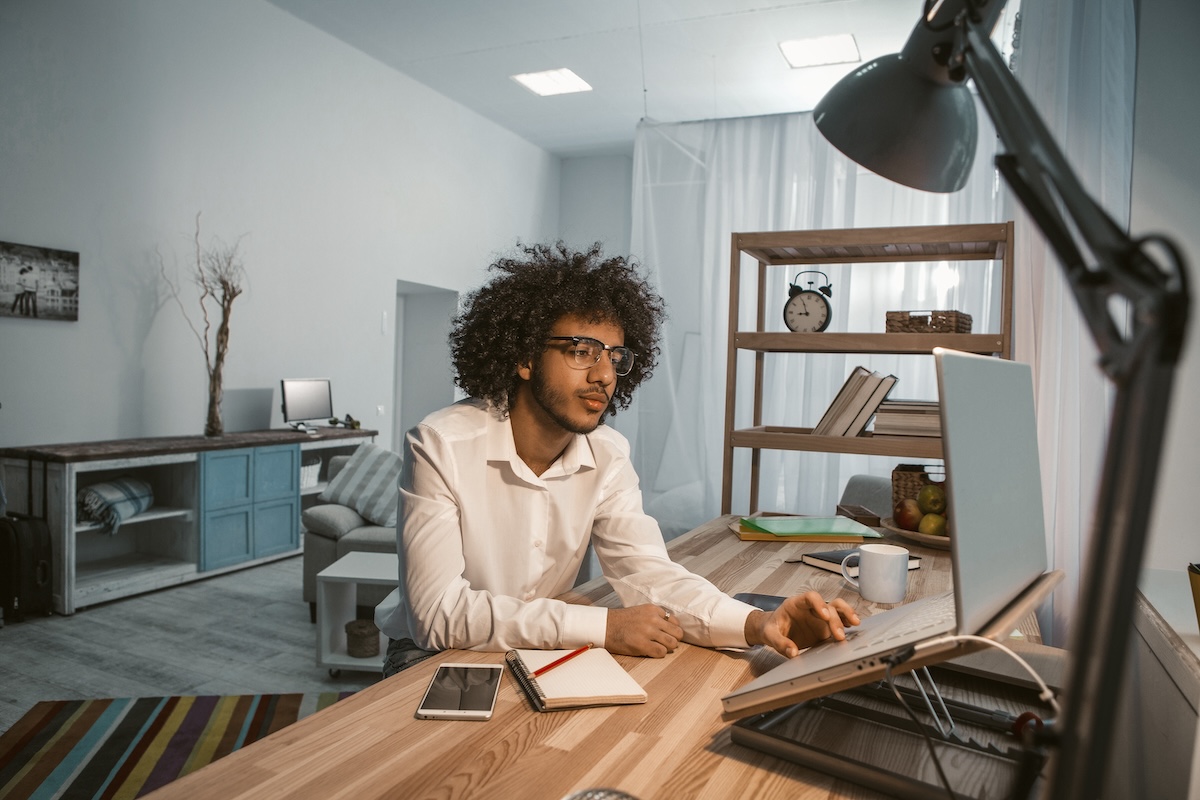 Read more about the article How to Create a Spine-Friendly Home Office