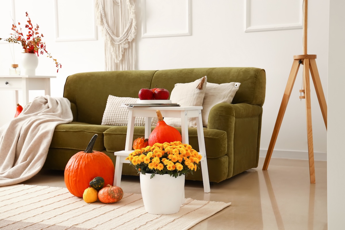 How to Avoid Back Pain While Decorating for Fall